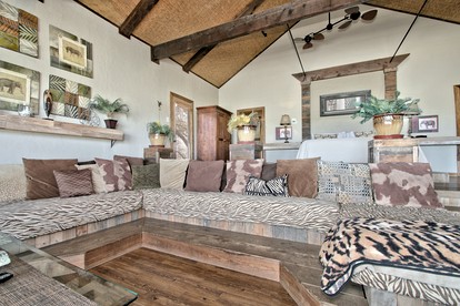 Unique Raised Bungalow Rental with Amazing Texas Hill Country Views in Bergheim, Texas - Bergheim, Texas - glamping.directory