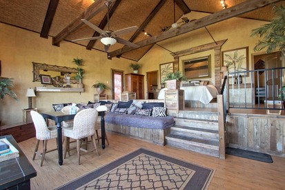 Unique Raised Bungalow Rental with Amazing Texas Hill Country Views in Bergheim, Texas - Bergheim, Texas - glamping.directory