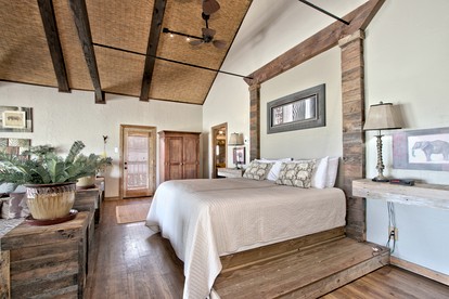 Unique Raised Bungalow Rental with Amazing Texas Hill Country Views in Bergheim, Texas - Bergheim, Texas - glamping.directory