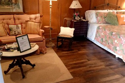 Romantic Suite Rental with Terrace and Chimenea near Gatlinburg, Tennessee - Knoxville, Tennessee - glamping.directory