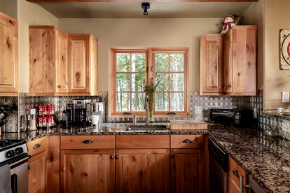 Incredible Cabin with Hot-tub in Big Sky, Montana - Big Sky, Montana - glamping.directory
