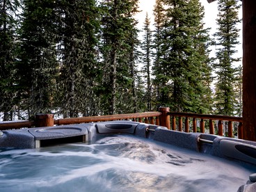 Incredible Cabin with Hot-tub in Big Sky, Montana - Big Sky, Montana - glamping.directory