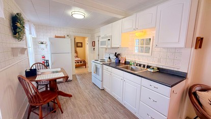 Relaxing Waterfront Getaway with Breathtaking Views in Greenville, Maine - Greenville, Maine - glamping.directory