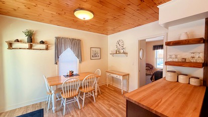 Relaxing Waterfront Getaway with Breathtaking Views in Greenville, Maine - Greenville, Maine - glamping.directory