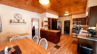 Relaxing Waterfront Getaway with Breathtaking Views in Greenville, Maine - Greenville, Maine - glamping.directory