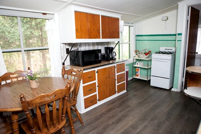 Cozy Cabin Overlooking Chequamegon Bay in Ashland, Wisconsin - Ashland, Wisconsin - glamping.directory