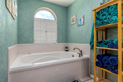Beautiful, Pet-Friendly Beach Front Cottage Offering Luminous Sea Views of the Gulf of Mexico on Dauphin Island, Alabama - Dauphin Island, Alabama - glamping.directory