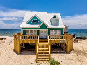 Beautiful, Pet-Friendly Beach Front Cottage Offering Luminous Sea Views of the Gulf of Mexico on Dauphin Island, Alabama - glamping.directory