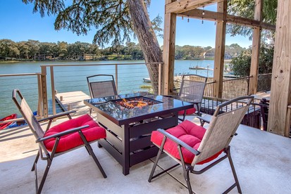 Incredible Waterfront Vacation Rental with Boat Dock and Kayaks near New Braunfels, Texas - New Braunfels, Texas - glamping.directory