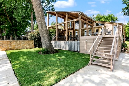 Incredible Waterfront Vacation Rental with Boat Dock and Kayaks near New Braunfels, Texas - New Braunfels, Texas - glamping.directory