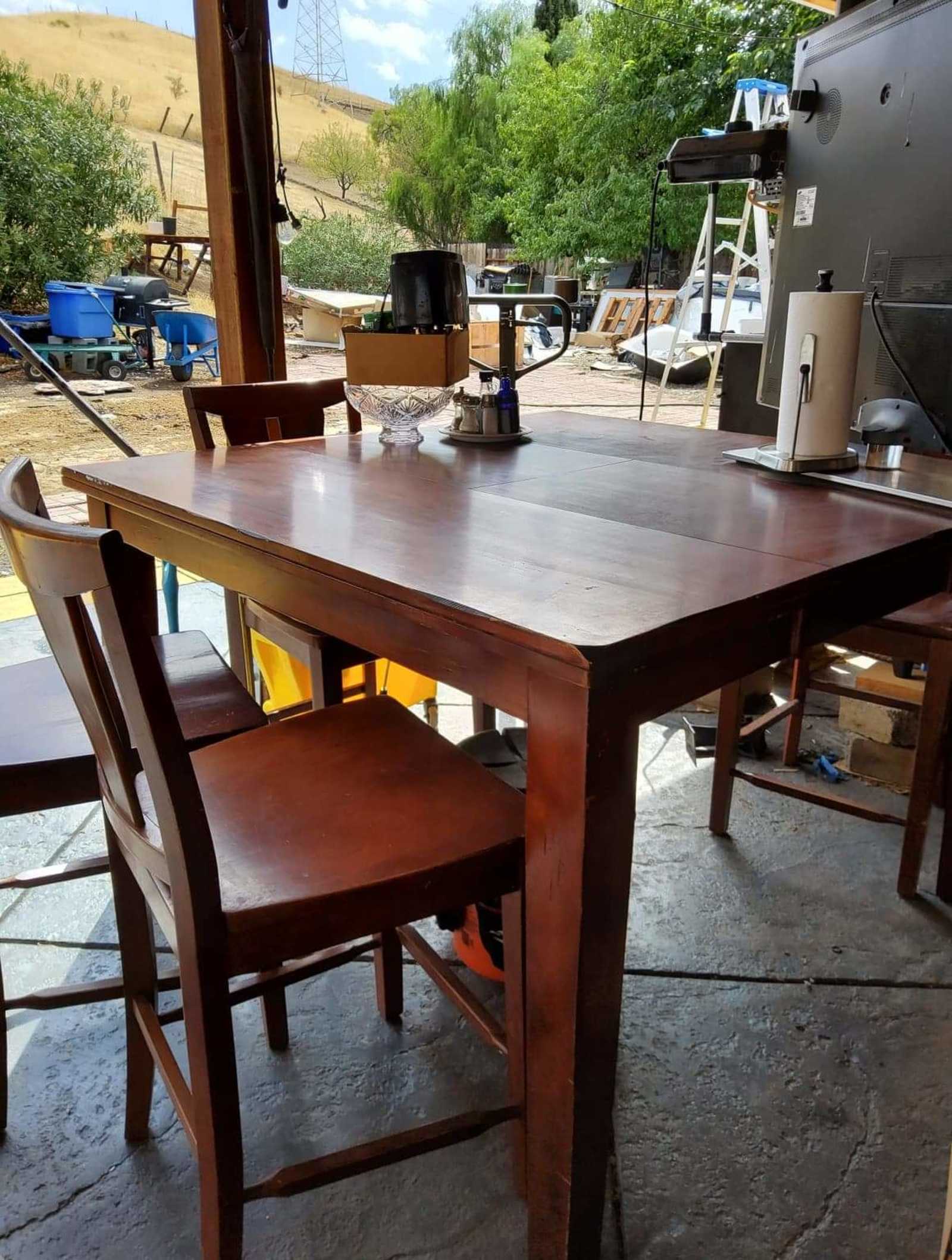 Bandits Backyard Lounge - Pittsburg, California - glamping.directory