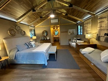 Beautiful Lakefront Glamping Cabin with Fire Pit and Lake Views near Austin, Texas - Bastrop , Texas - glamping.directory
