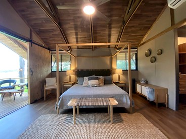 Beautiful Lakefront Glamping Cabin with Fire Pit and Lake Views near Austin, Texas - Bastrop , Texas - glamping.directory