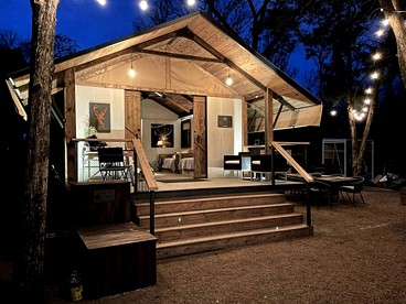 Beautiful Lakefront Glamping Cabin with Fire Pit and Lake Views near Austin, Texas - Bastrop , Texas - glamping.directory