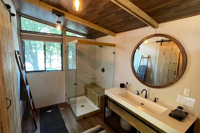 Beautiful Lakefront Glamping Cabin with Fire Pit and Lake Views near Austin, Texas - Bastrop , Texas - glamping.directory