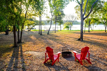 Beautiful Lakefront Glamping Cabin with Fire Pit and Lake Views near Austin, Texas - Bastrop , Texas - glamping.directory