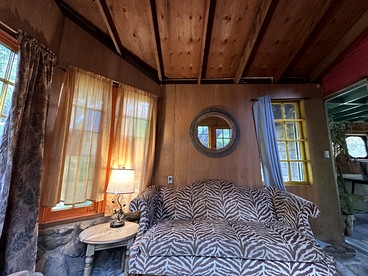 Cozy Unique Cottage for a Peaceful Escape in Nature in Topanga, California - Topanga, California - glamping.directory