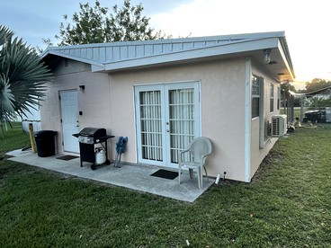 Fantastic Cottage with Pool Table in Okeechobee, Florida - Okeechobee, Florida - glamping.directory
