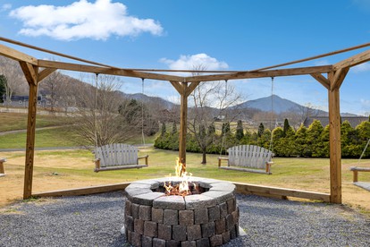 Family or Group Glamping at this Wonderful Rental in Sevierville, Tennessee - Sevierville, Tennessee - glamping.directory