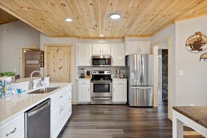 Family or Group Glamping at this Wonderful Rental in Sevierville, Tennessee - Sevierville, Tennessee - glamping.directory