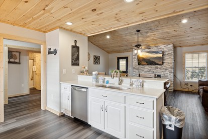 Family or Group Glamping at this Wonderful Rental in Sevierville, Tennessee - Sevierville, Tennessee - glamping.directory