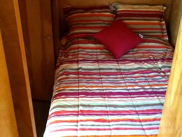 Cozy Cabin with Lovely Views of Great Sacandaga Lake in Northville, New York - Northville, New York - glamping.directory