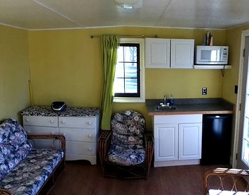 Cozy Cabin with Lovely Views of Great Sacandaga Lake in Northville, New York - Northville, New York - glamping.directory