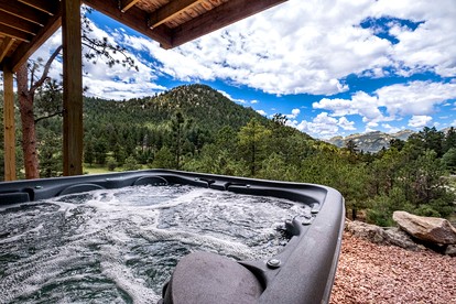 Mountain Cabin with Hot-Tub and Breathtaking Views in Colorado - Estes Park, Colorado - glamping.directory