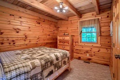 Escape to Logan, Ohio, in this Wonderful Log Cabin for Four with a Hot Tub and Pond - Logan, Ohio - glamping.directory