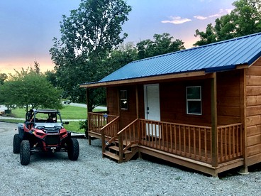 Incredible Cabin with Cute Forest Sights in Jamestown, Tennessee - Jamestown, Tennessee - glamping.directory