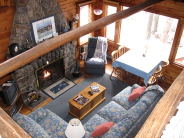 Idyllic Waterfront Log Cabin in Wayne County Overlooking Lake Wallenpaupack, Pennsylvania - Lakeville, Pennsylvania - glamping.directory