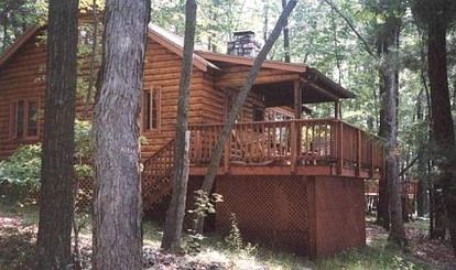 Idyllic Waterfront Log Cabin in Wayne County Overlooking Lake Wallenpaupack, Pennsylvania - Lakeville, Pennsylvania - glamping.directory