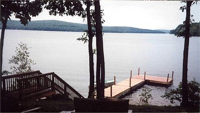 Idyllic Waterfront Log Cabin in Wayne County Overlooking Lake Wallenpaupack, Pennsylvania - Lakeville, Pennsylvania - glamping.directory