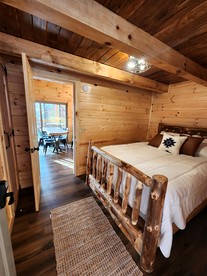 Modern Spacious Cabin near Tappan Lake with Jacuzzi and Panoramic Views in Ohio - Deersville, Ohio - glamping.directory