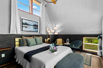 Creekside A-Frame Retreat with Treehouse Views, Hammock Lounge & Indoor-Outdoor Shower in New Port, Tennessee - Newport, Tennessee - glamping.directory