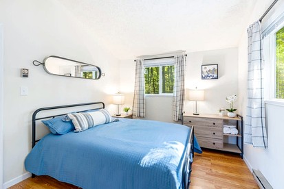 Bright and Spacious Cabin with Hot Tub, Fire Pit, and Grill Perfect for Your Hedgesville, WV Getaway - Hedgesville, West Virginia - glamping.directory