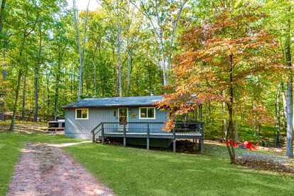 Bright and Spacious Cabin with Hot Tub, Fire Pit, and Grill Perfect for Your Hedgesville, WV Getaway - Hedgesville, West Virginia - glamping.directory