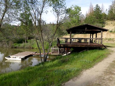 Modern Cabin Rental near Sequoia National Park in Badger, California - Badger, California - glamping.directory