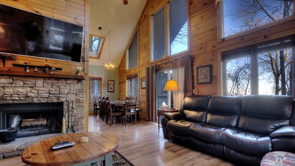Pet-Friendly Luxury Cabin with a Hot Tub in Gatlinburg Tennessee - Gatlinburg, Tennessee - glamping.directory
