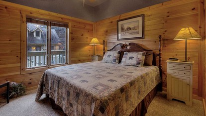 Pet-Friendly Luxury Cabin with a Hot Tub in Gatlinburg Tennessee - Gatlinburg, Tennessee - glamping.directory