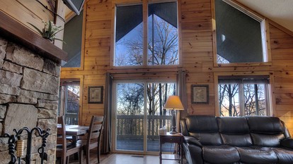 Pet-Friendly Luxury Cabin with a Hot Tub in Gatlinburg Tennessee - Gatlinburg, Tennessee - glamping.directory