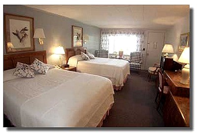 Sunny Room with a Private Deck in a Bed and Breakfast near Camden Hills State Park, Maine - Lincolnville, Maine - glamping.directory
