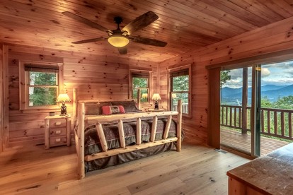 Spacious Smoky Mountain Cabin with Hot Tub & Game Room near Waynesville, NC - Waynesville, North Carolina - glamping.directory