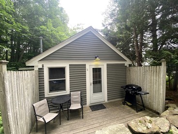 Charming Cottage with Private Deck and Modern Amenities near Camden, Maine - Lincolnville, Maine - glamping.directory