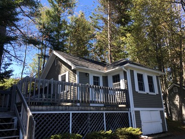 Charming Cottage with Private Deck and Modern Amenities near Camden, Maine - Lincolnville, Maine - glamping.directory