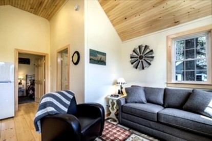 Charming Cottage with Private Deck and Modern Amenities near Camden, Maine - Lincolnville, Maine - glamping.directory