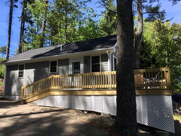 Charming Cottage with Private Deck and Modern Amenities near Camden, Maine - Lincolnville, Maine - glamping.directory