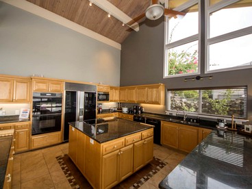 Oceanfront Villa Rental with a Home Theater and Pool in Kailua-Kona, Hawaii - Kailua-Kona, Hawaii - glamping.directory