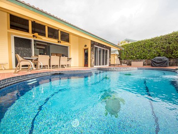 Oceanfront Villa Rental with a Home Theater and Pool in Kailua-Kona, Hawaii - Kailua-Kona, Hawaii - glamping.directory