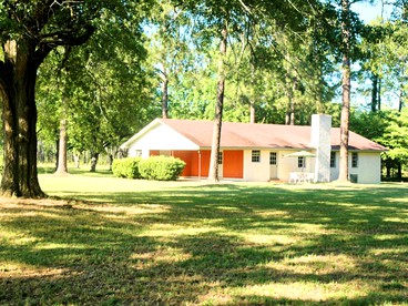 Magnificent Three-Bedroom Cottage Rental near Downtown Bainbridge, Georgia - glamping.directory